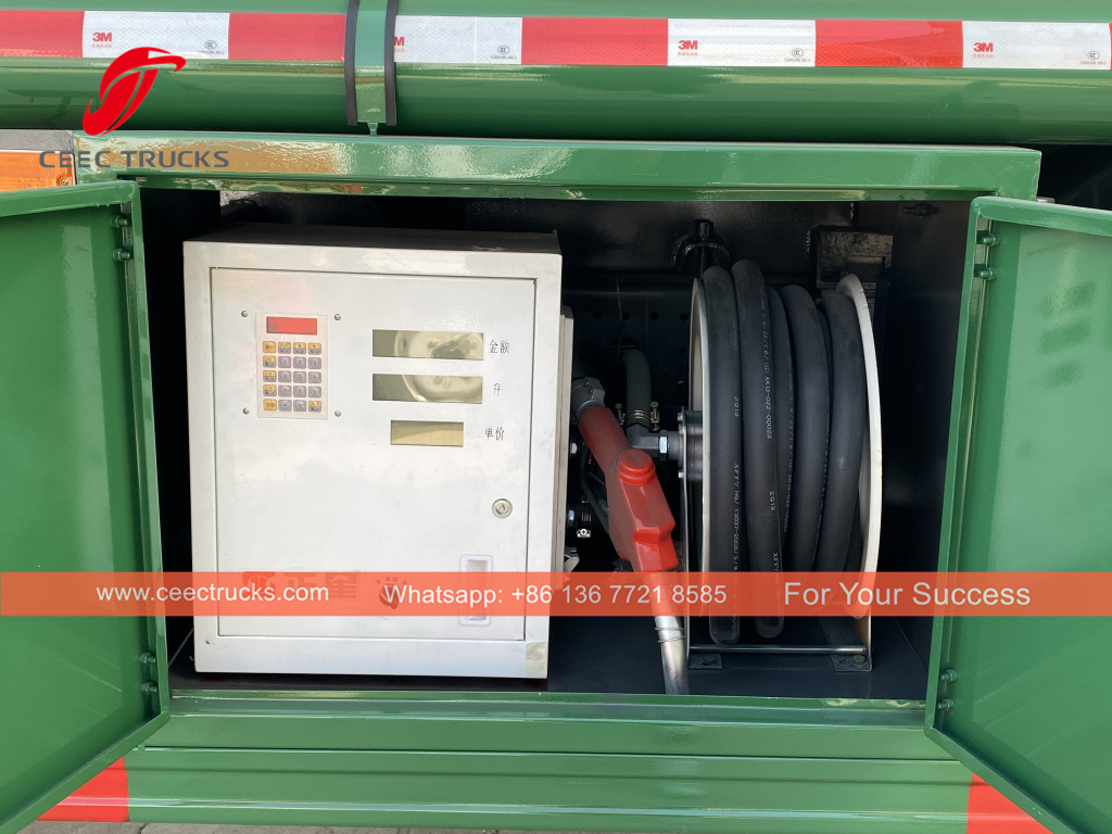 SINOTRUK HOWO 8x4 Fuel Diesel Oil Delivery Tanker Trucks for sale SINOTRUK HOWO 8x4 Fuel Diesel Oil Delivery Tanker Trucks for sale