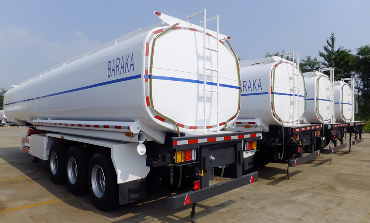 SINOTRUK HOWO Fuel Diesel Oil Delivery Tanker Trucks case SINOTRUK HOWO Fuel Diesel Oil Delivery Tanker Trucks case