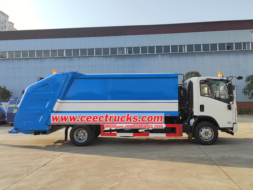 Isuzu garbage collector truck