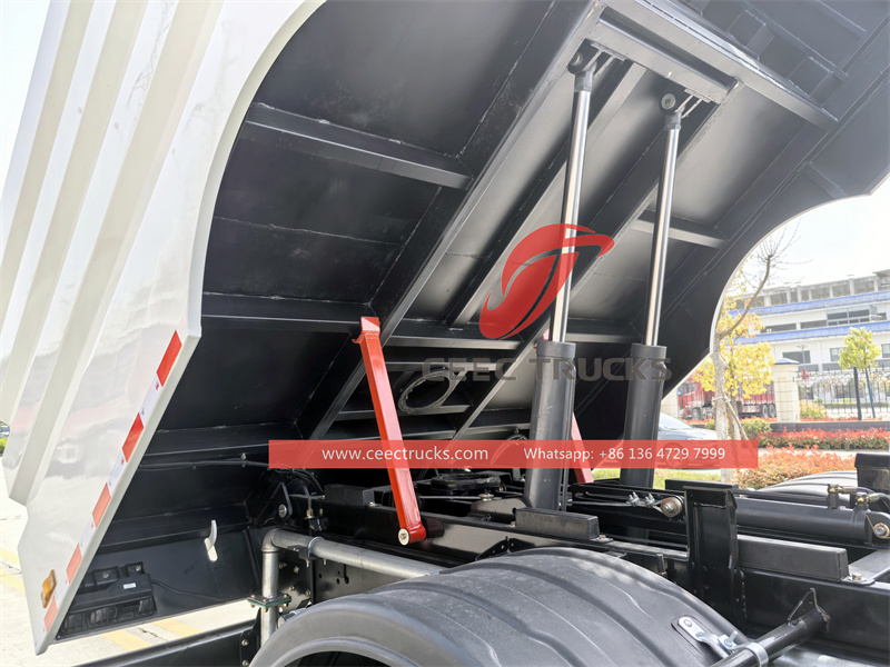 ISUZU FTR road sweeper truck