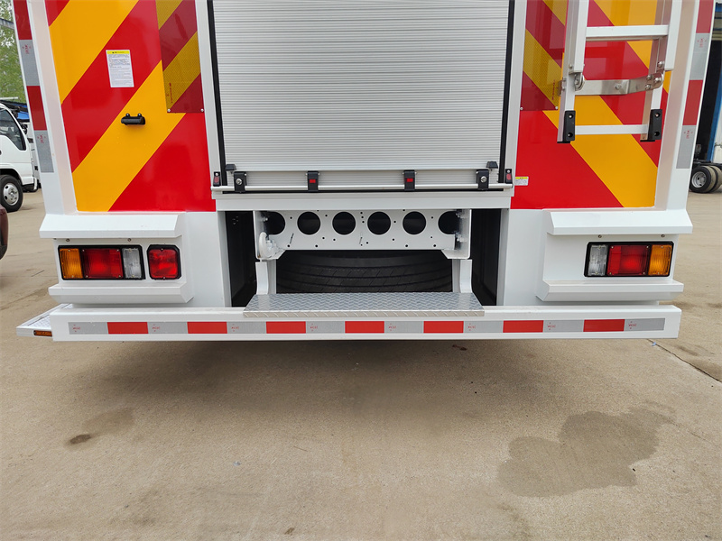 Isuzu heavy type fire engine rear overview