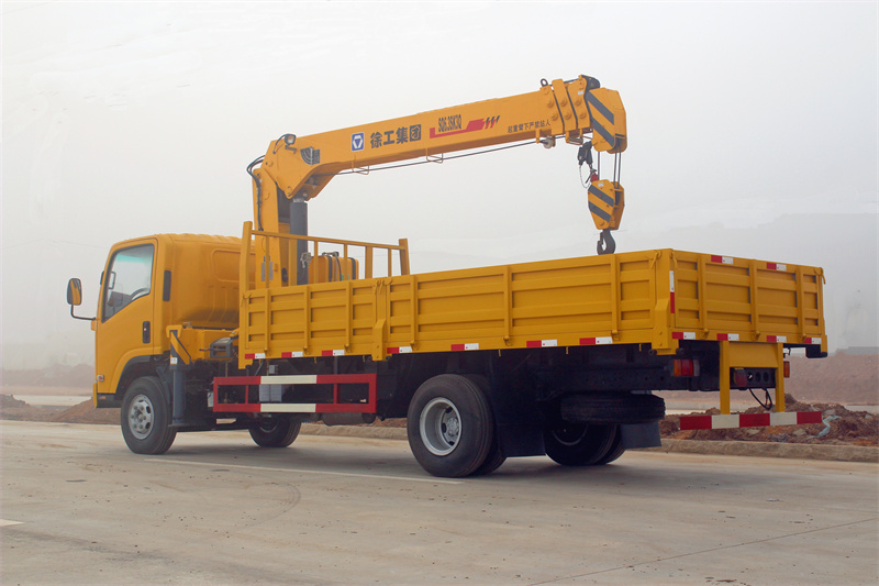Isuzu NPR cargo truck with 6.3tons crane