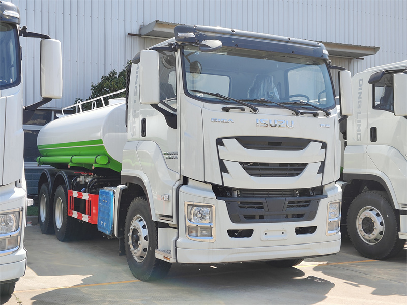Isuzu GIGA heavy-duty 20000L water tank truck