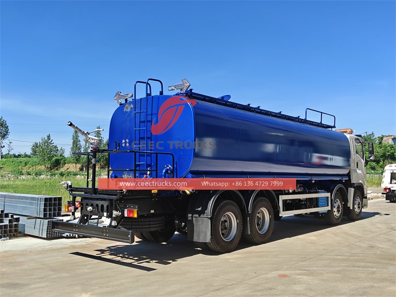 ISUZU GIGA 8X4 water tank truck
