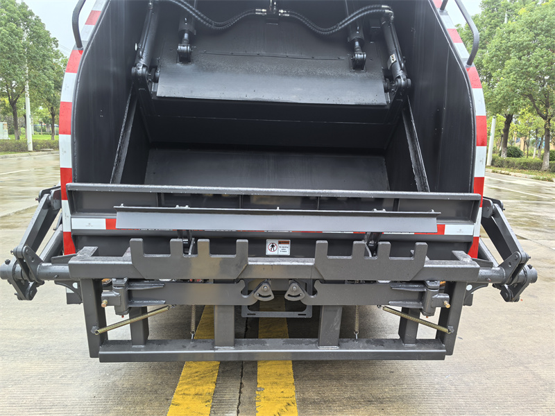 FOTON rear loader tailgate device