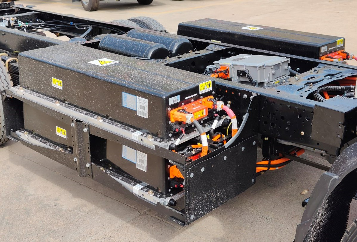 ISUZU EV truck mounted with CATL battery 107kwh