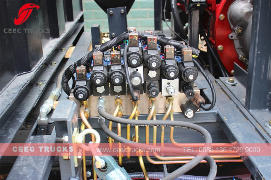 Dongfeng ၄၀၀၀ လီတာ လမ်းသန့်ရှင်းရေးယာဉ်