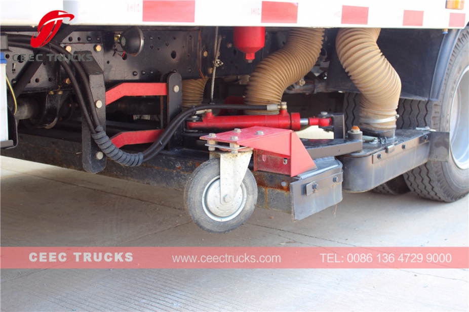 ISUZU 5 CBM လေဟာနယ် လမ်းသန့်ရှင်းရေး ကား