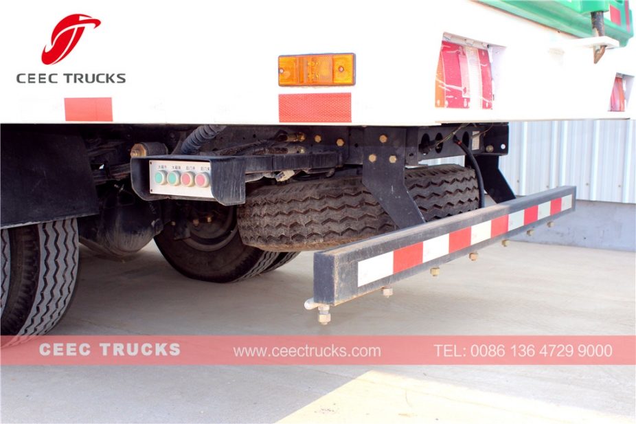 ISUZU 5 CBM လေဟာနယ် လမ်းသန့်ရှင်းရေး ကား