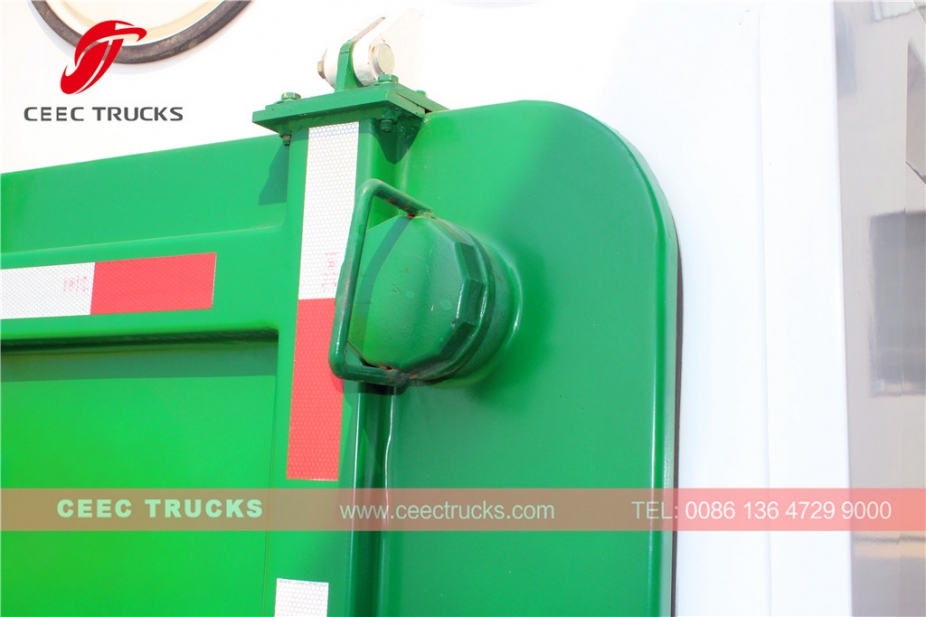 ISUZU 5 CBM လေဟာနယ် လမ်းသန့်ရှင်းရေး ကား