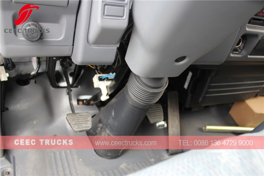 ISUZU ၁၂ ကျူပီမီတာ လမ်းသန့်ရှင်းရေးယာဉ်