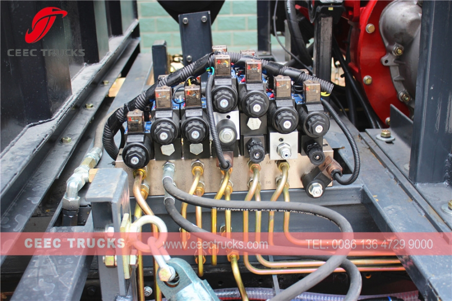 ISUZU ၁၂ ကျူပီမီတာ လမ်းသန့်ရှင်းရေးယာဉ်