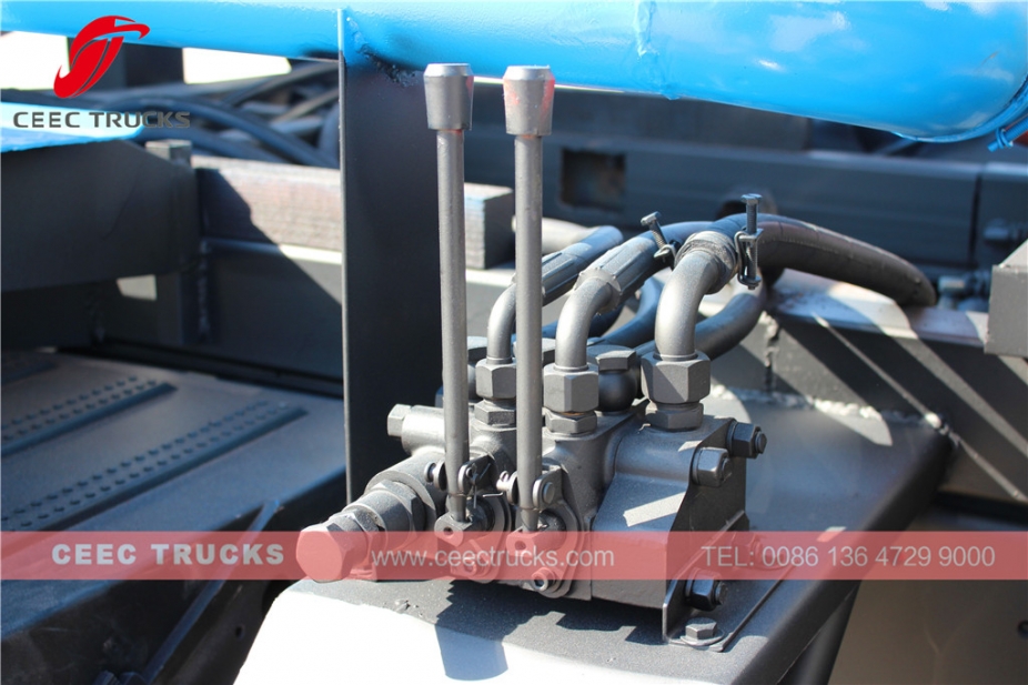 ဒေါင်ဖန်း ၁၀၀၀၀ လီတာ စွန့်ပစ်ရေ ကား