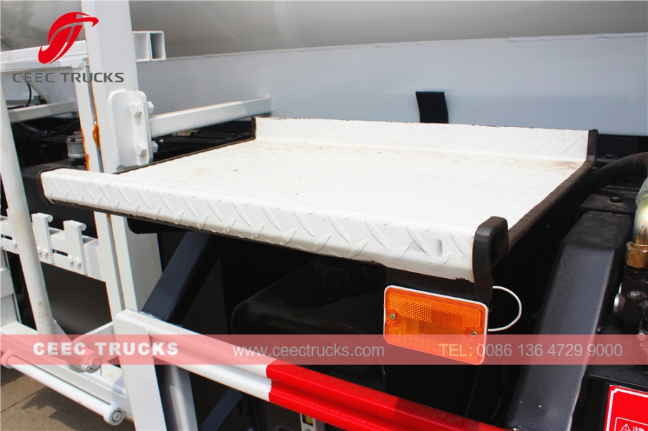 ISUZU ၄၀၀၀ လီတာ စားအုန်း ပစ်ချ တင်ကား