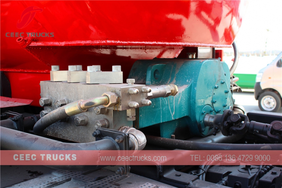 ဒေါင်ဖန်း ၁၀၀၀၀ လီတာ စွန့်ပစ်ရေ စုပ်စက်ကား