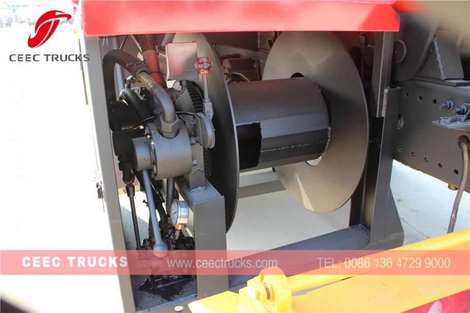 ဒေါင်ဖန်း ၁၀၀၀၀ လီတာ စွန့်ပစ်ရေ စုပ်စက်ကား