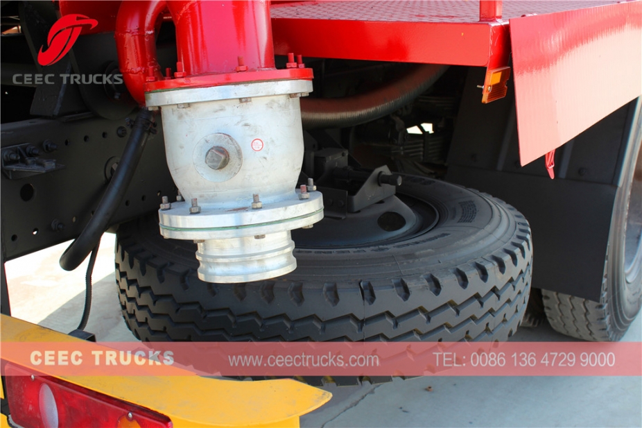 ဒေါင်ဖန်း ၁၀၀၀၀ လီတာ စွန့်ပစ်ရေ စုပ်စက်ကား