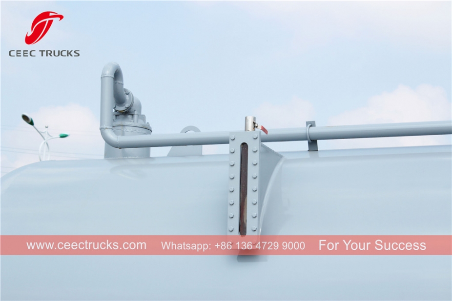 ISUZU ၈ ကျူးမီ စွန့်ပစ်ရေ ကား