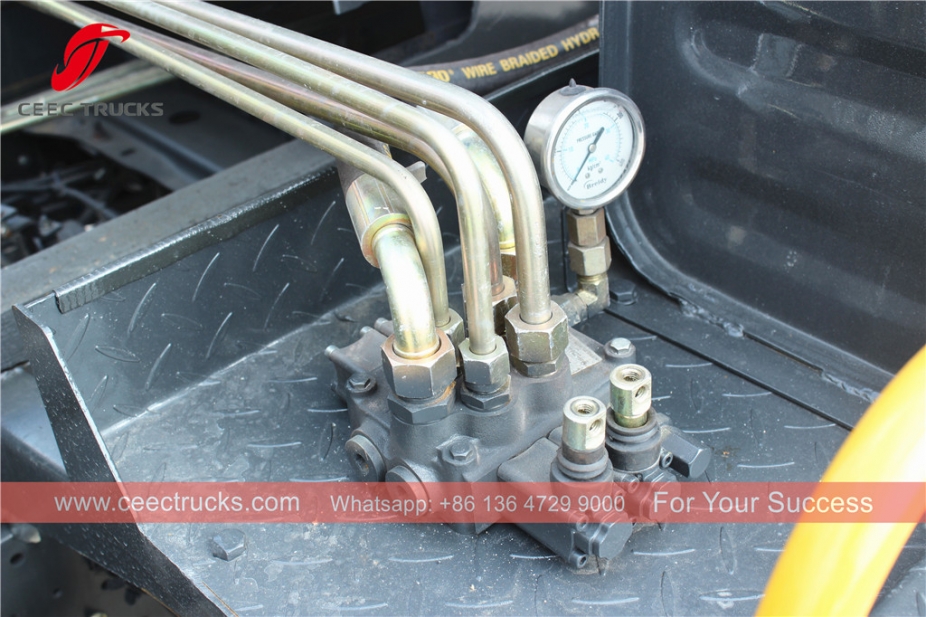 ISUZU ၈ ကျူးမီ စွန့်ပစ်ရေ ကား