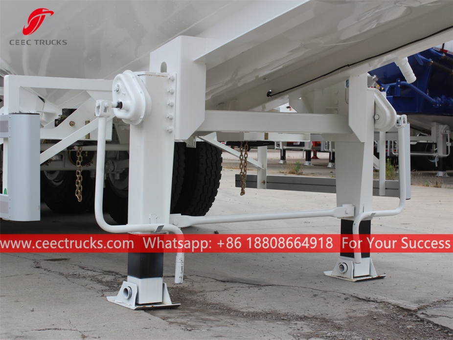 ၃၂ ကျူးမီ သုံးဘီး တွင် ဖါးဒါ ချိတ်ဆွဲ ကား