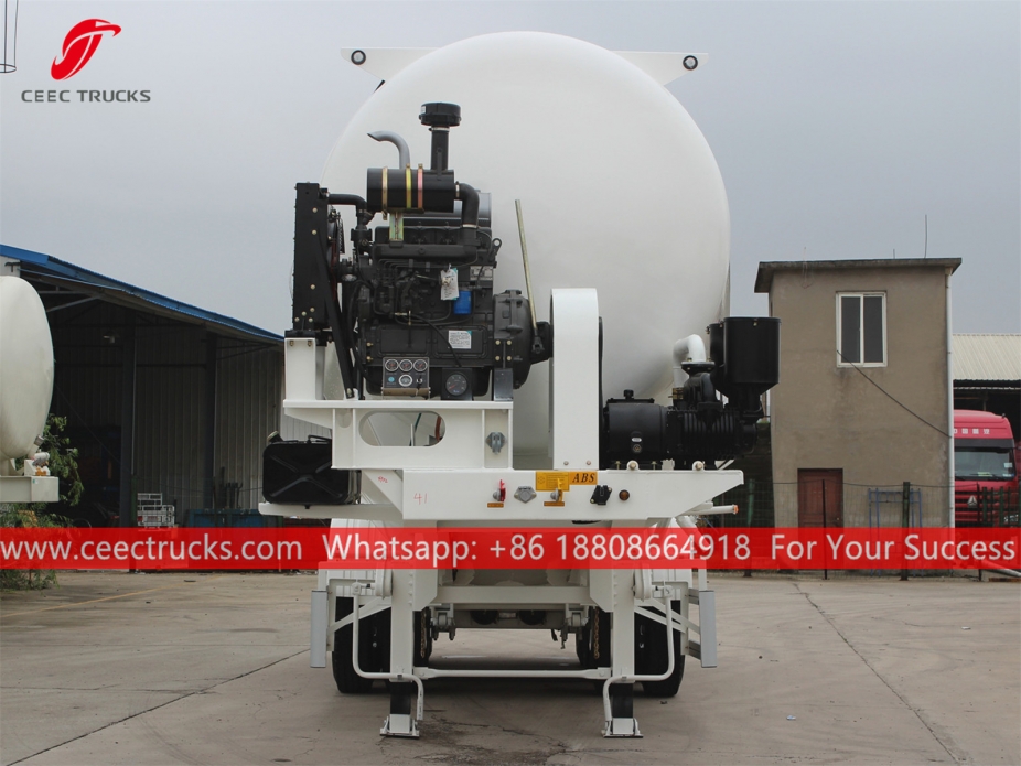 ၃၂ ကျူးမီ သုံးဘီး တွင် ဖါးဒါ ချိတ်ဆွဲ ကား