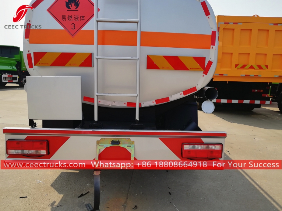 ၁၀ ကျူဗစ်မီတာ လောင်စာ တင်သည့် ကား FAW