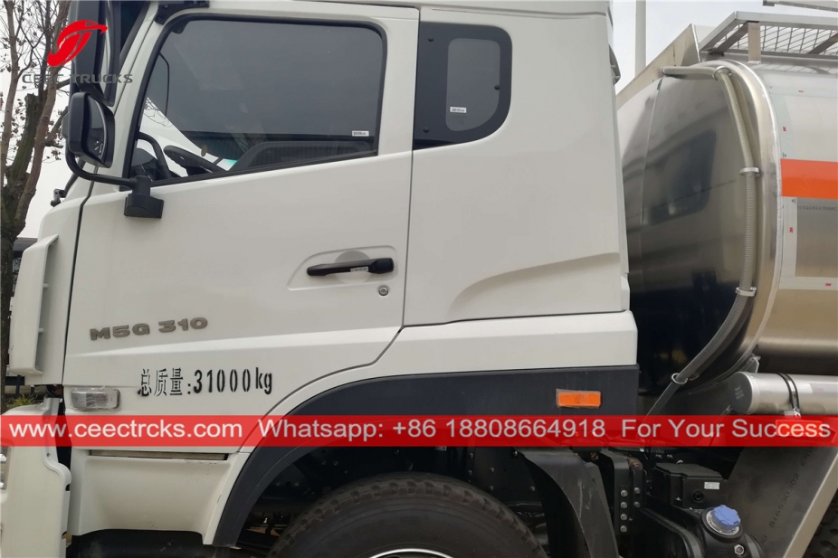SINOTRUK ၈x၄ လောင်စာ သယ်ယူပို့ဆောင်ရေး ကား