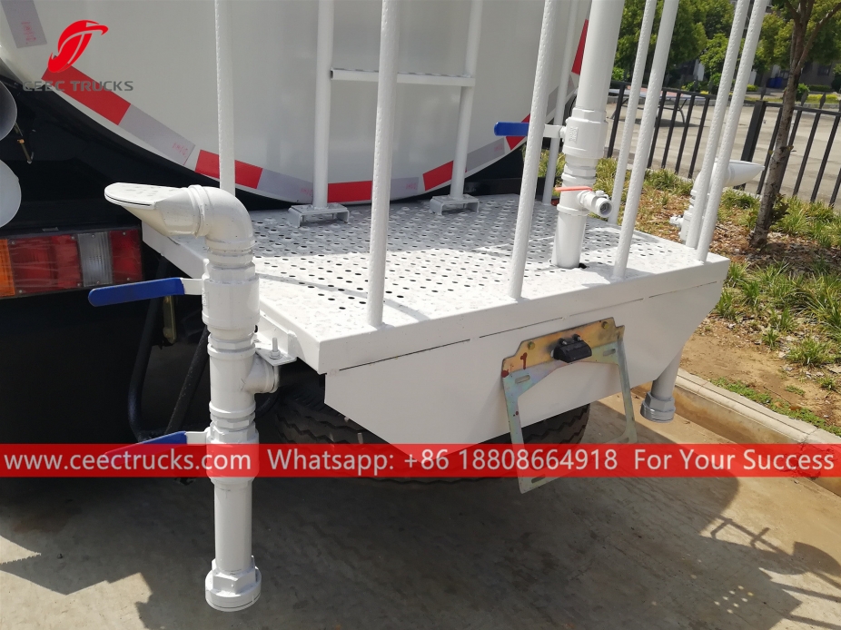 ISUZU ELF ရေဖြန်းယာဉ်