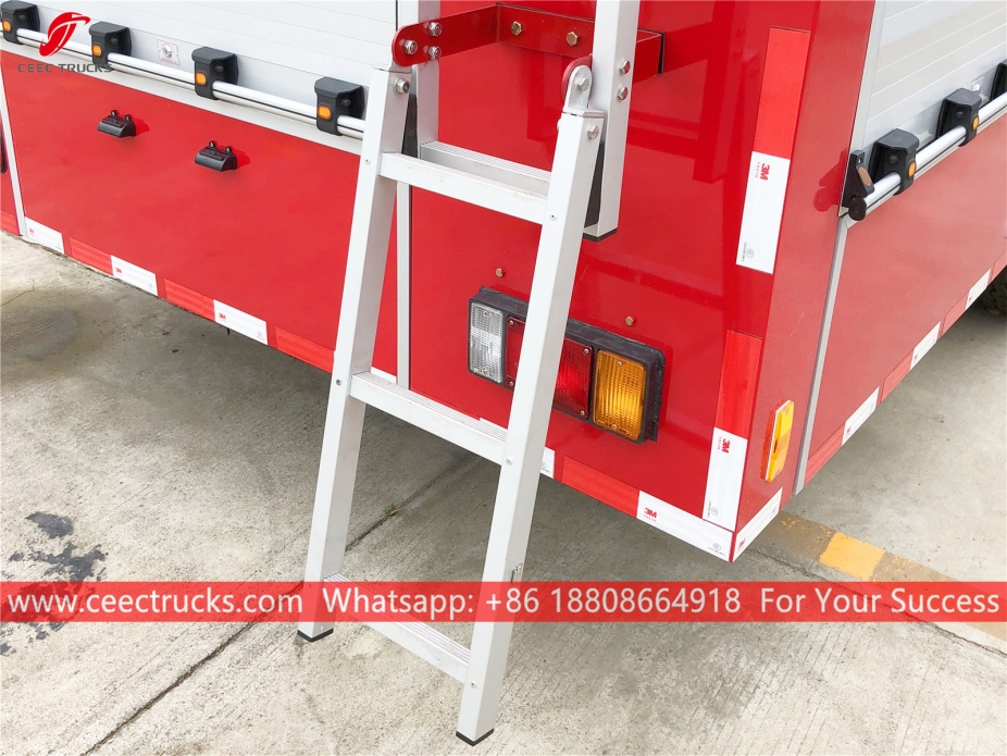 ISUZU ၁၂ ကျူပီမီတာ ရေဖောင် မီးသတ်ယာဉ်