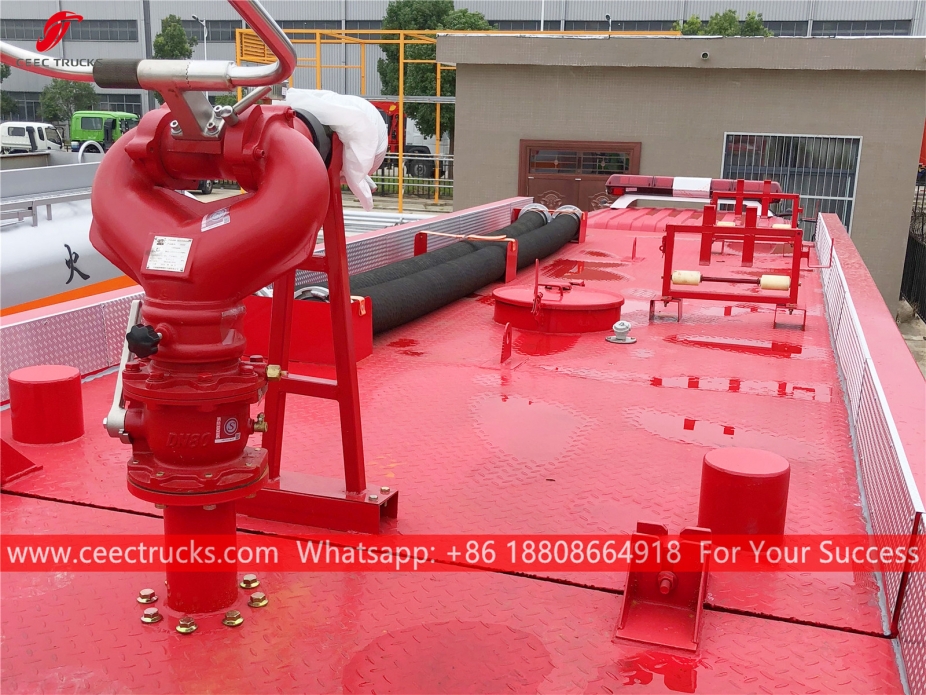 ISUZU ၁၂ ကျူပီမီတာ ရေဖောင် မီးသတ်ယာဉ်