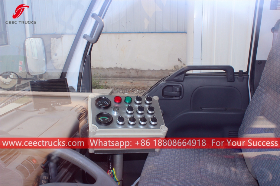 ISUZU ၅ ကျူပီမီတာ လမ်းသန့်ရှင်းရေး ယာဉ်