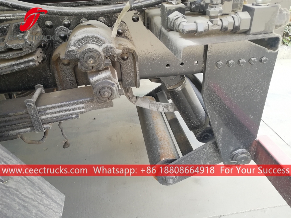 Dongfeng ချိတ်တပ် တင်ဆောင်သည့် ကွန်တိန်နာ ပါသော ကား