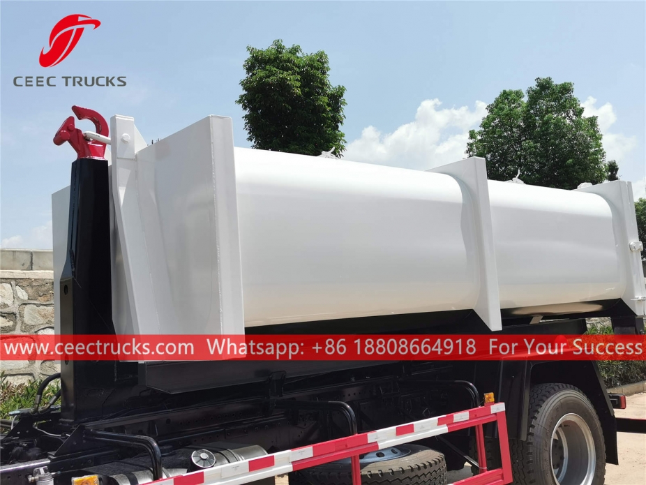 ၁၀ ကျူပီအမ် ချိတ်တင် စွန့်ပစ်ပစ္စည်း ကား