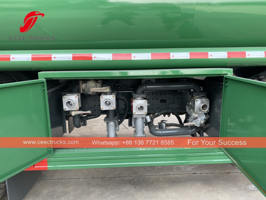 SINOTRUK 8x4 30CBM လောင်စာဆီပို့ဆောင်ရေးတင်ကား