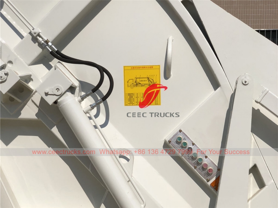 ISUZU ၁၂CBM စွန့်ပစ် သိပ်သည်း ယာဉ်