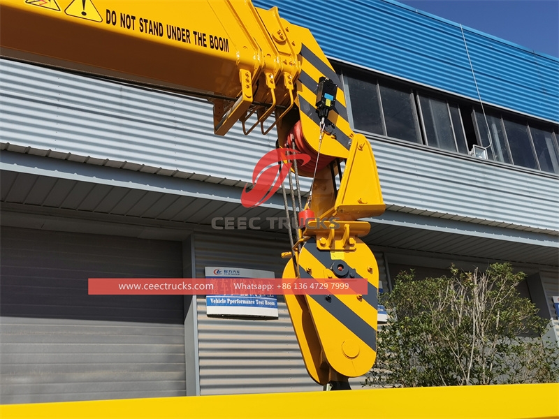 Sinotruk ၆×၄ ၄၀၀HP ယာဉ်တပ် ကရိန်း XCMG