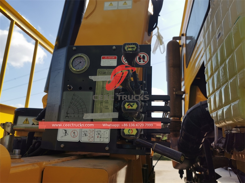 Sinotruk ၆×၄ ၄၀၀HP ယာဉ်တပ် ကရိန်း XCMG