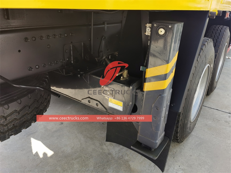 Sinotruk ၆×၄ ၄၀၀HP ယာဉ်တပ် ကရိန်း XCMG