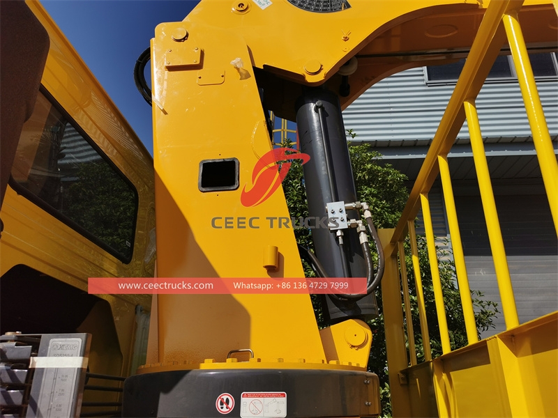 Sinotruk ၆×၄ ၄၀၀HP ယာဉ်တပ် ကရိန်း XCMG