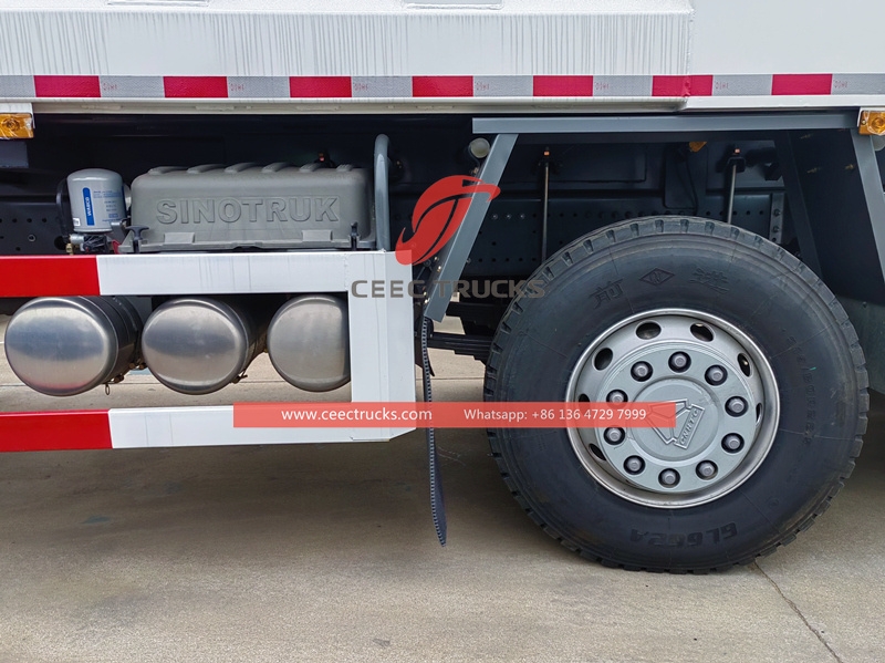 Sinotruk ၈x၄ ၄၂၀HP ၄၀ တန် ပစ်ကျင်းယာဉ် (စက်ရုံတိုက်ရိုက်ရောင်းချ)