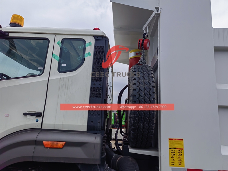 Sinotruk ၈x၄ ၄၂၀HP ၄၀ တန် ပစ်ကျင်းယာဉ် (စက်ရုံတိုက်ရိုက်ရောင်းချ)