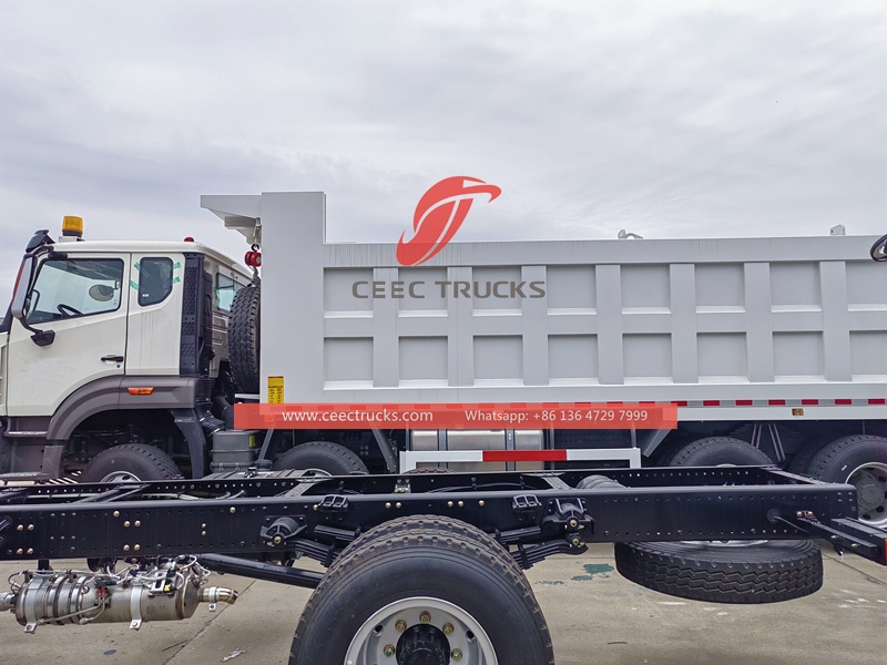 Sinotruk ၈x၄ ၄၂၀HP ၄၀ တန် ပစ်ကျင်းယာဉ် (စက်ရုံတိုက်ရိုက်ရောင်းချ)