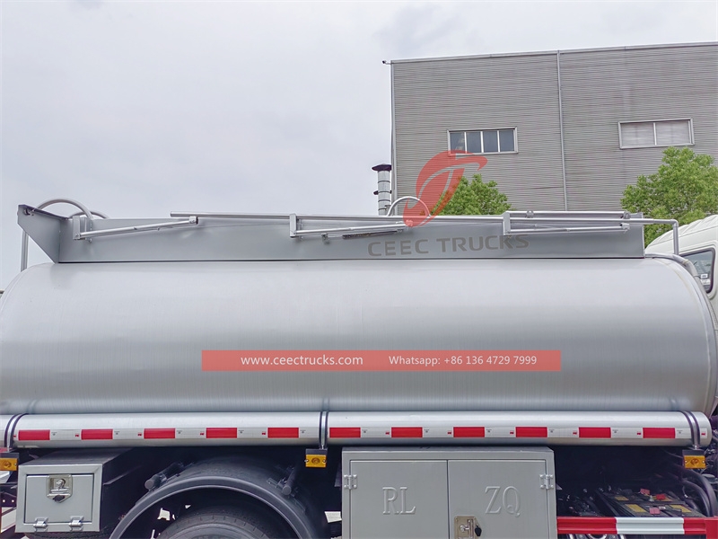 HOWO 140hp light duty Fuel Tank Truck made in China