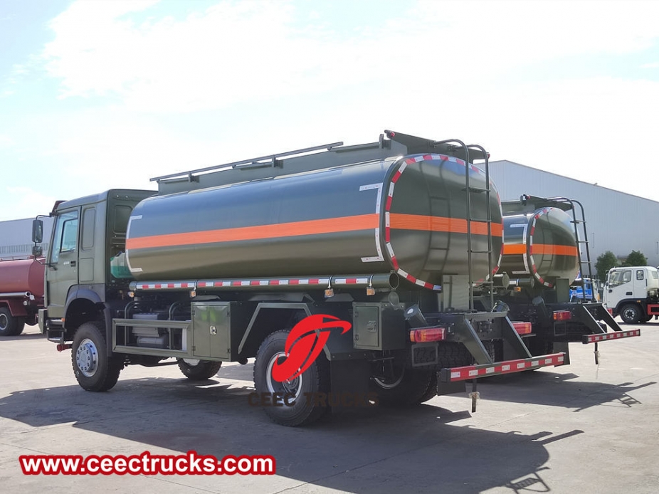 Howo 4x4 စစ်တပ် လောင်စာ သယ်ယူပို့ဆောင်ရေး ယာဉ်