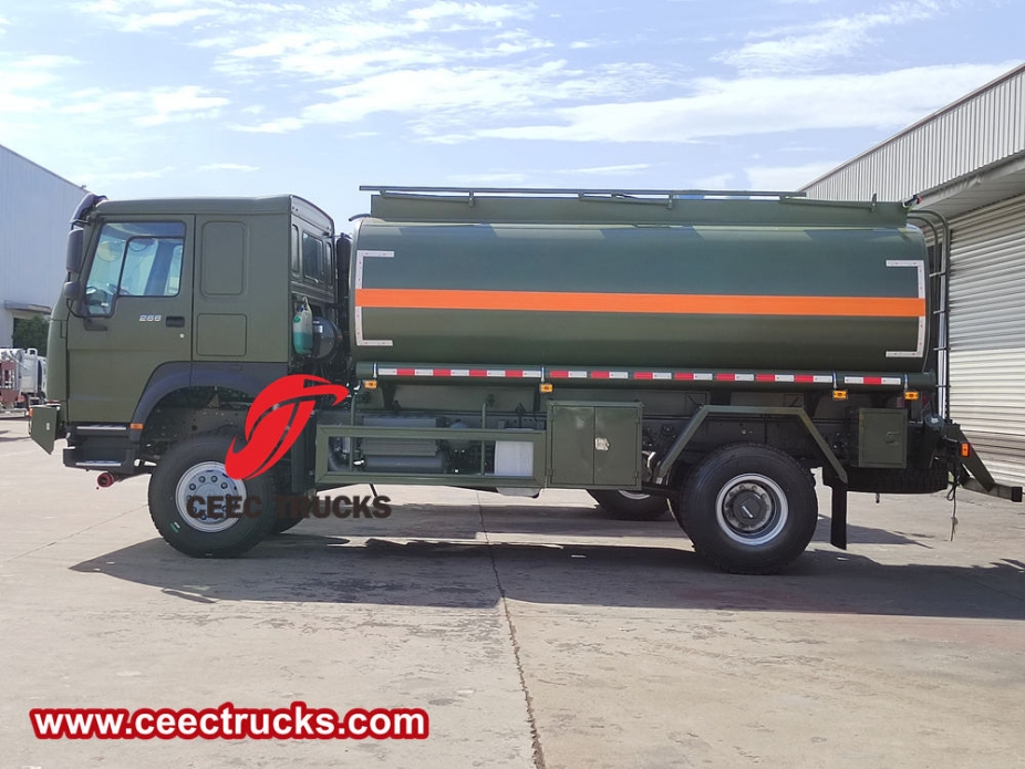 Howo 4x4 စစ်တပ် လောင်စာ သယ်ယူပို့ဆောင်ရေး ယာဉ်