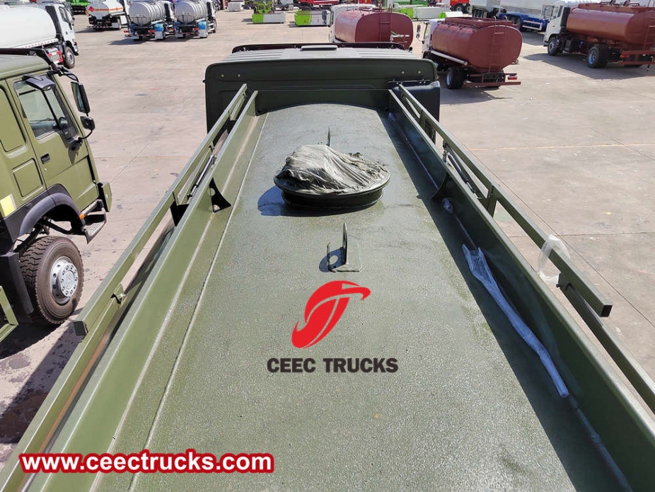 Howo 4x4 စစ်တပ် လောင်စာ သယ်ယူပို့ဆောင်ရေး ယာဉ်