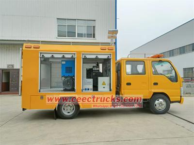 Isuzu mobile rescue fire fighting pumper truck