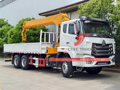 HOWO heavy-duty 371hp truck with 20 tons crane