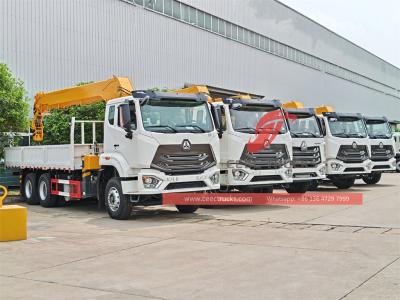 HOWO heavy-duty 371hp truck with 20 tons crane