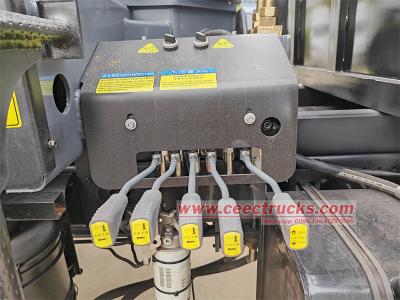 Sinotruk HOWO Truck with 8tons Crane